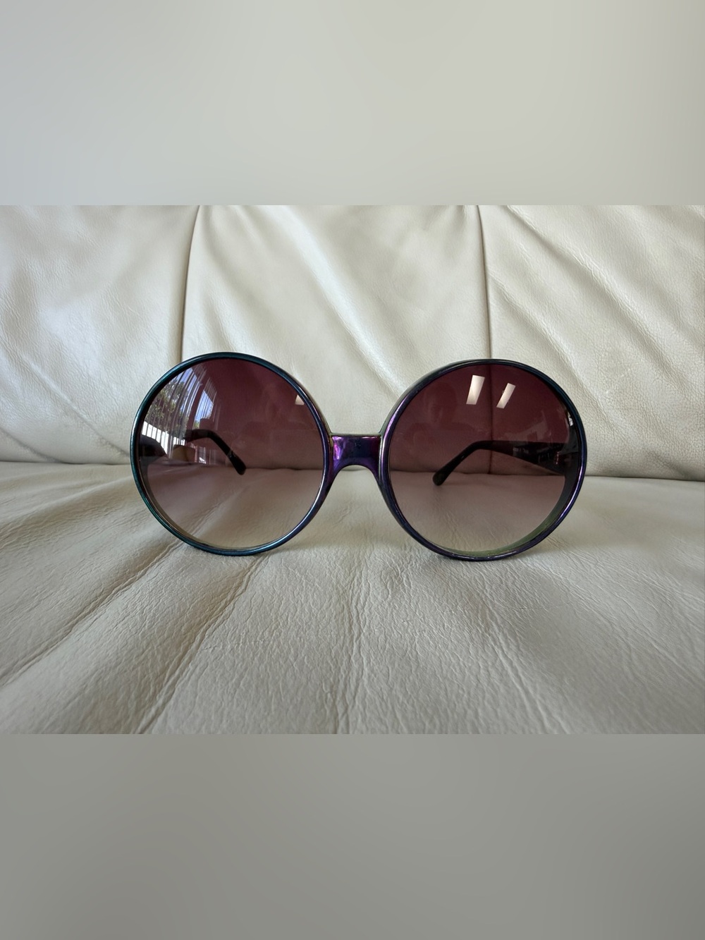 Stunning Oversized Round Sunglasses with Chameleon Frame. Free of scratches